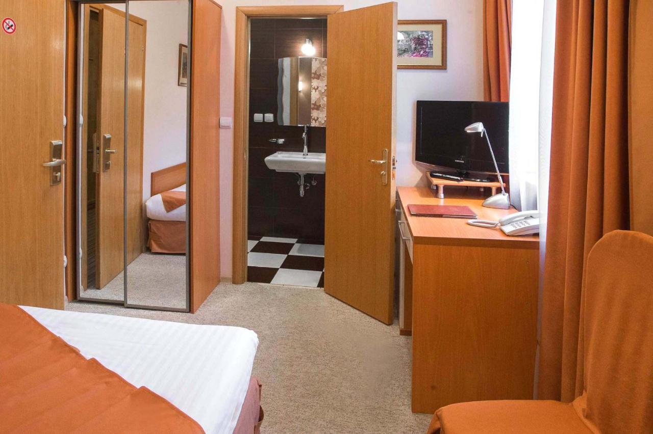 Economy Room In Hotel Eney Leópolis Exterior foto
