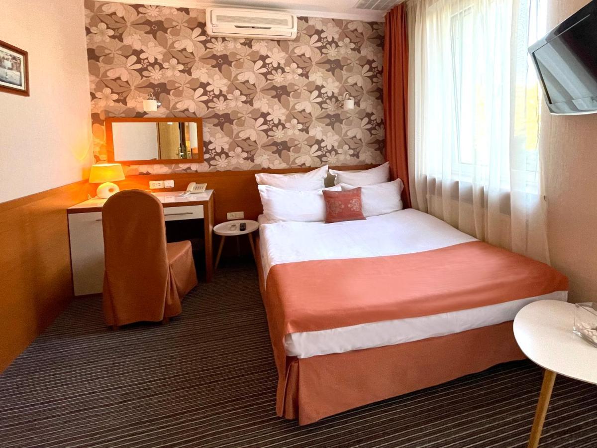 Economy Room In Hotel Eney Leópolis Exterior foto