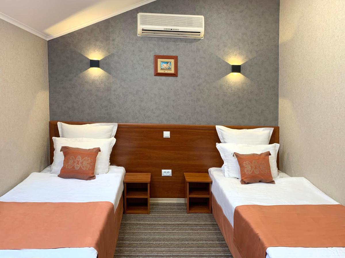 Economy Room In Hotel Eney Leópolis Exterior foto