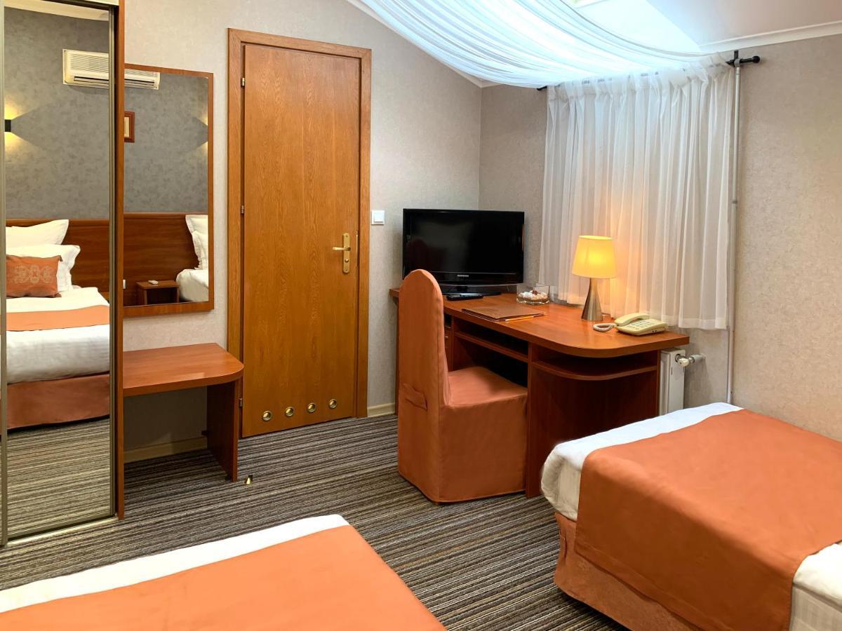 Economy Room In Hotel Eney Leópolis Exterior foto